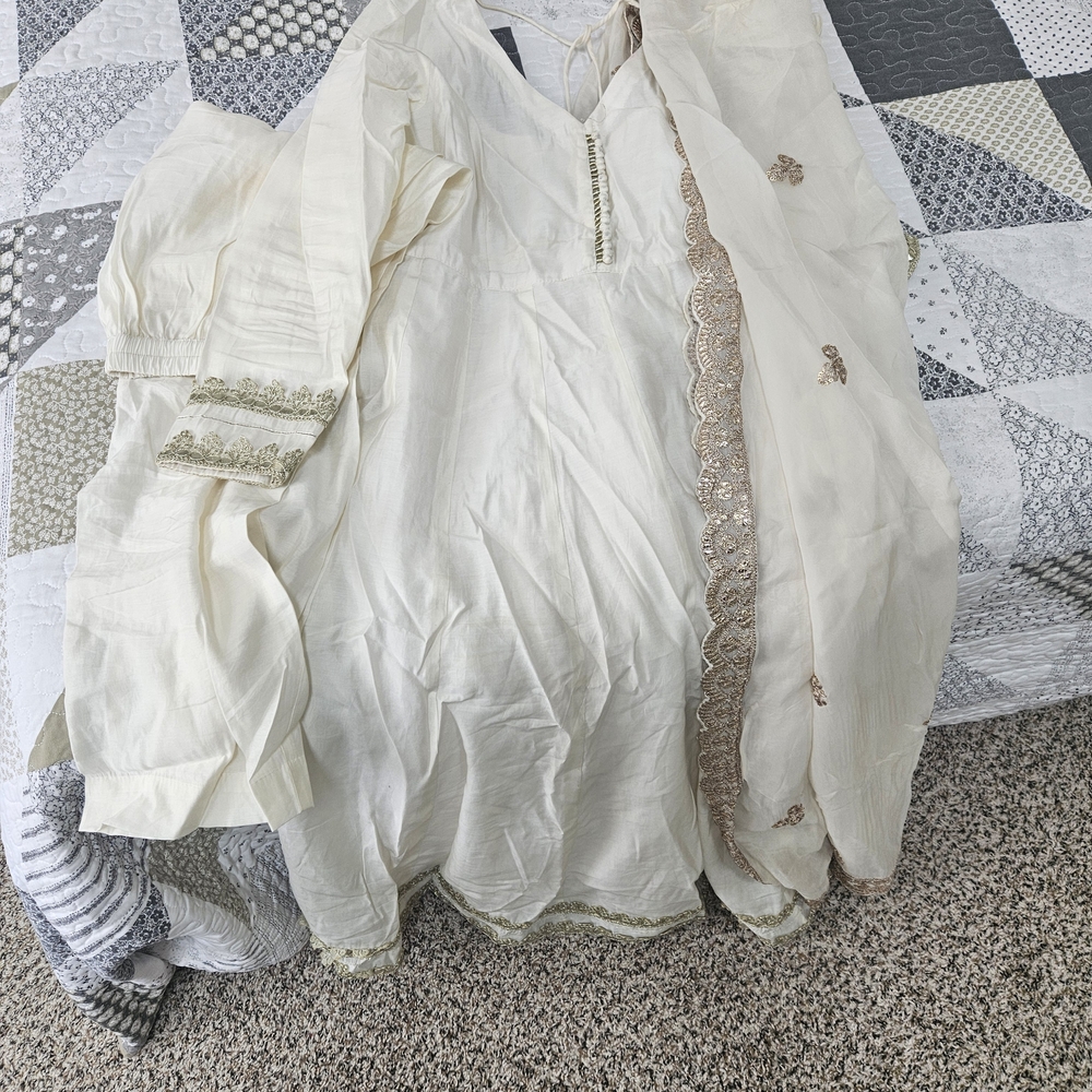 Elegant Cream Embroidered Kurta